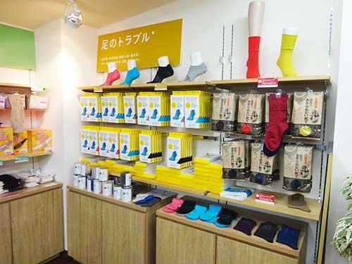 「足の健康専門店」を９月にオープン。新ブランド「ケアソク」も販売している